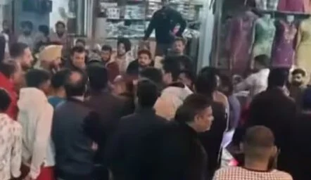 ਫਗਵਾੜਾ ‘ਚ ਸ਼ਿਵਸੈਨਾ ਆਗੂ ਤੇ ਪੁੱਤਰ ‘ਤੇ ਜਾਨਲੇਵਾ ਹਮਲਾ ਇੰਝ ਘਾਤ ਲਗਾ ਕੇ ਪਹਿਲਾਂ ਤਲਵਾਰਾਂ ਨਾਲ ਵਾਰ ਫਿਰ ਕੀਤ