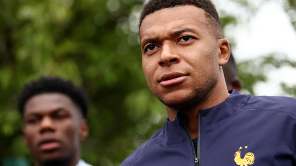 France begins its search for a third star