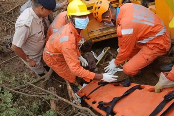 16 killed in landslide in Bilaspur, debris piled up