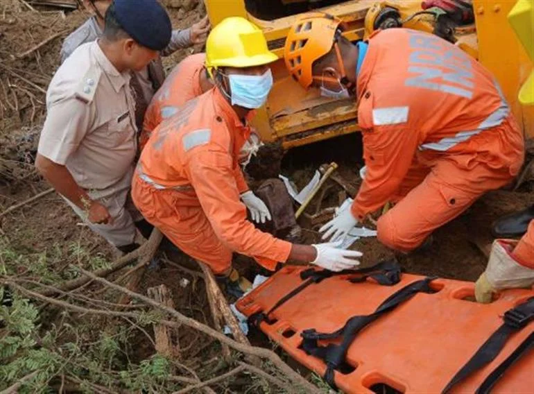 16 killed in landslide in Bilaspur, debris piled up