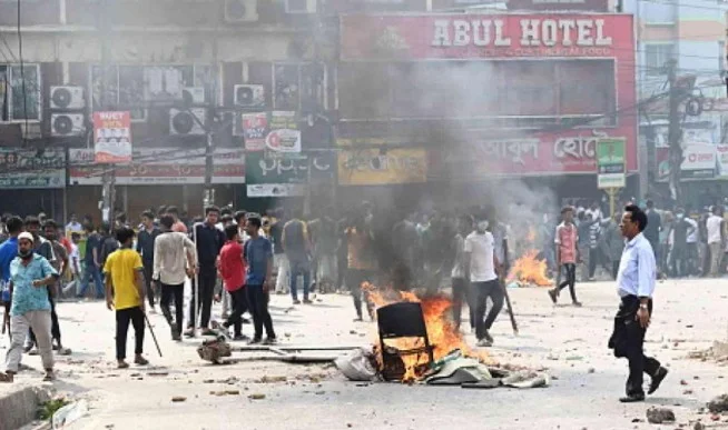 ਬੰਗਲਾਦੇਸ਼ ਨੇ ਵਧਦੇ ਤਣਾਅ ਦੇ ਵਿਚਕਾਰ ਅਗਲੇ ਨੋਟਿਸ ਤੱਕ ਭਾਰਤ ਵਿੱਚ ਵੀਜ਼ਾ ਸੇਵਾਵਾਂ ਨੂੰ ਮੁਅੱਤਲ ਕਰ ਦਿੱਤਾ ਹੈ