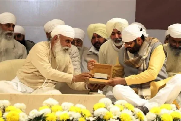 ਮੁੱਖ ਮੰਤਰੀ ਸੈਣੀ ਨੇ ਸਤਿਗੁਰੂ ਰਾਮ ਸਿੰਘ ਜੀ ਮਹਾਰਾਜ ਨੂੰ ਉਨ੍ਹਾਂ ਦੇ ਜਨਮ ਦਿਨ 'ਤੇ ਸ਼ਰਧਾਂਜਲੀ ਭੇਟ ਕੀਤੀ